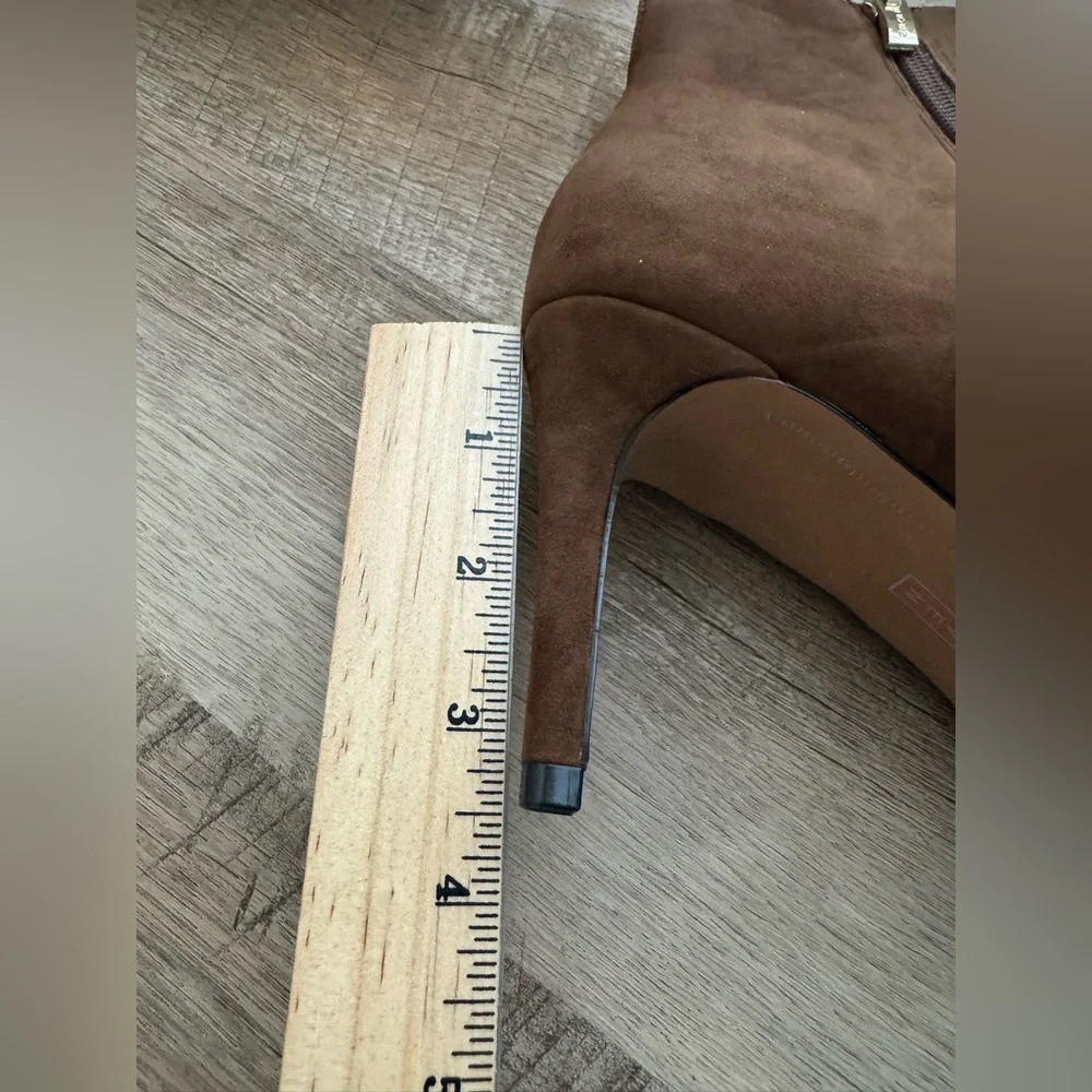 NWOB Steven New York - brown suede bootie with gold tone hardware - Picture 7 of 7